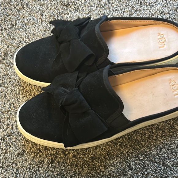 UGG Black Mules with Crossover Design and Open Back - Picture 4 of 12